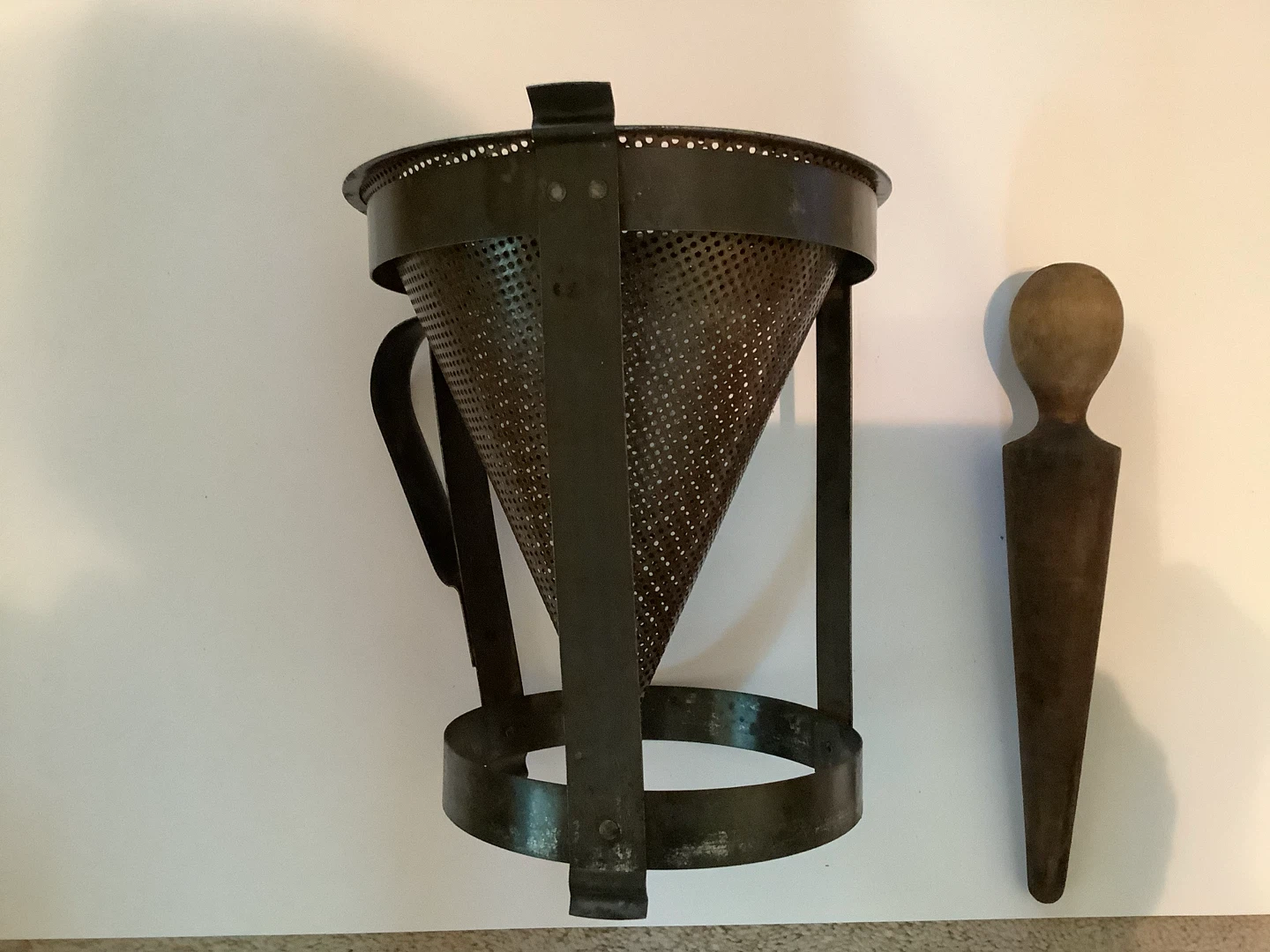 Vintage Metal Cone Sieve & Wood Pestle 🐞 - photo 2