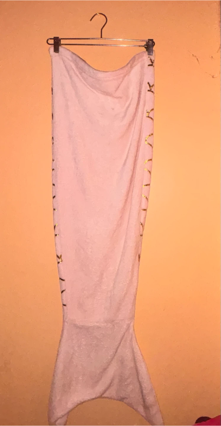 Pink Mermaid Tail Blanket with Gold Scales - photo 2