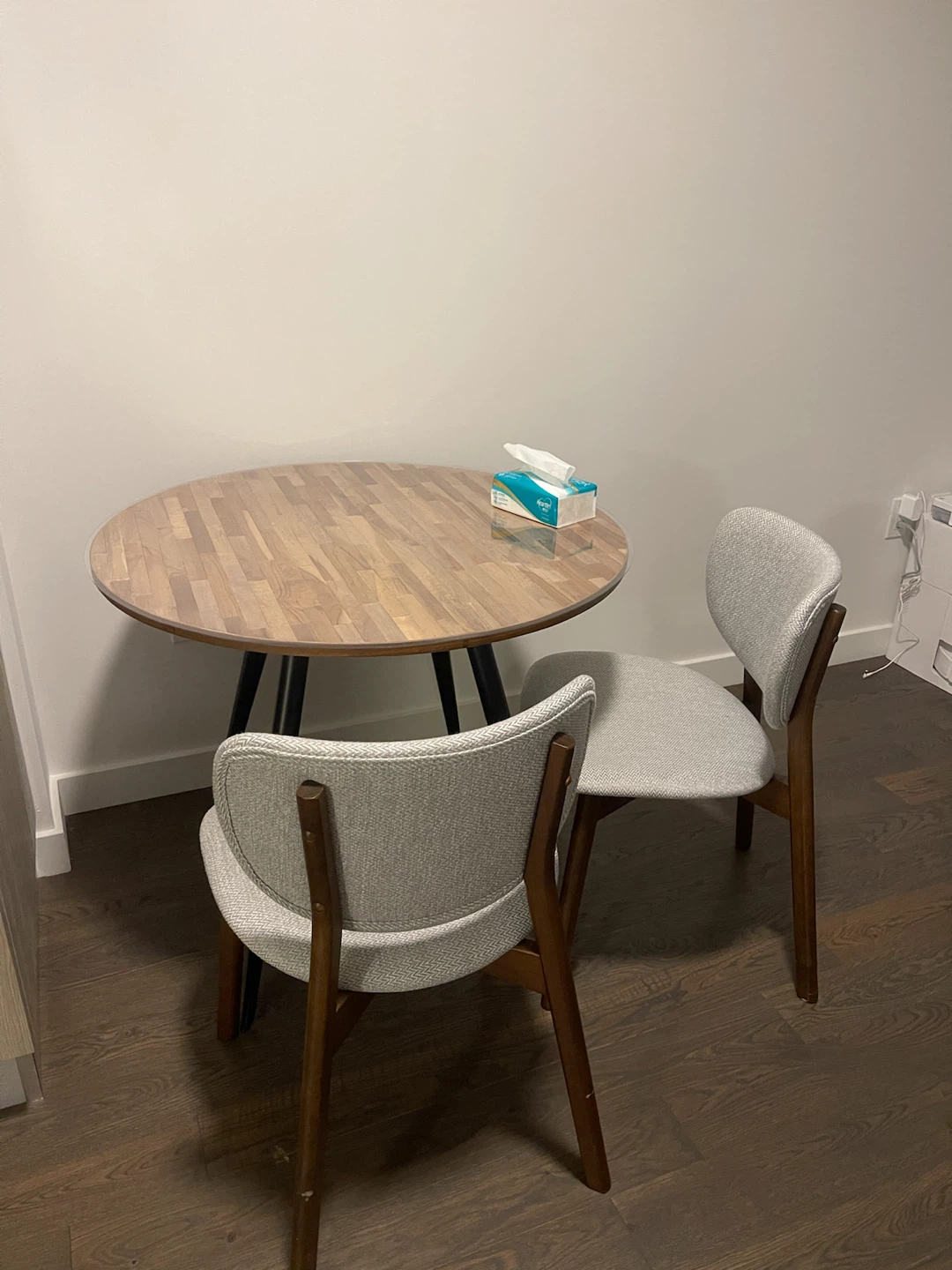 Set of 2 dining chairs from Structube