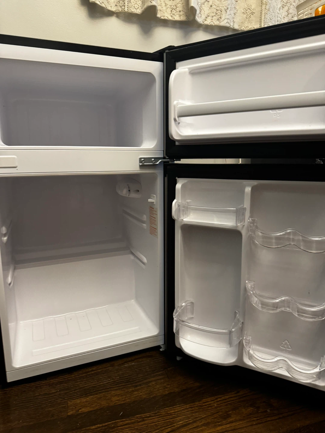 Frigidaire Mini Fridge - photo 5