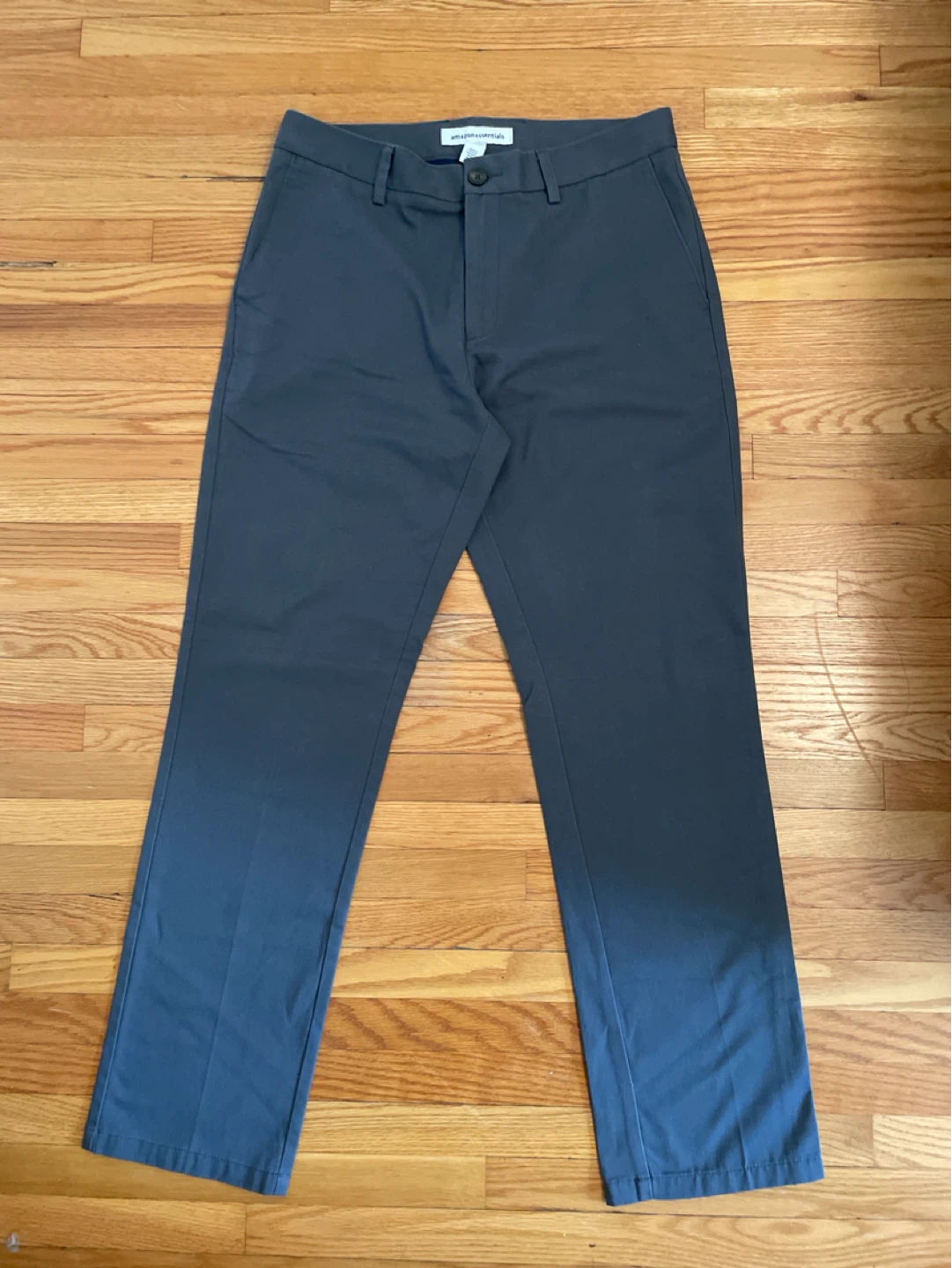 Amazon Essentials Men's Classic-Fit Flat Front Chino Pants