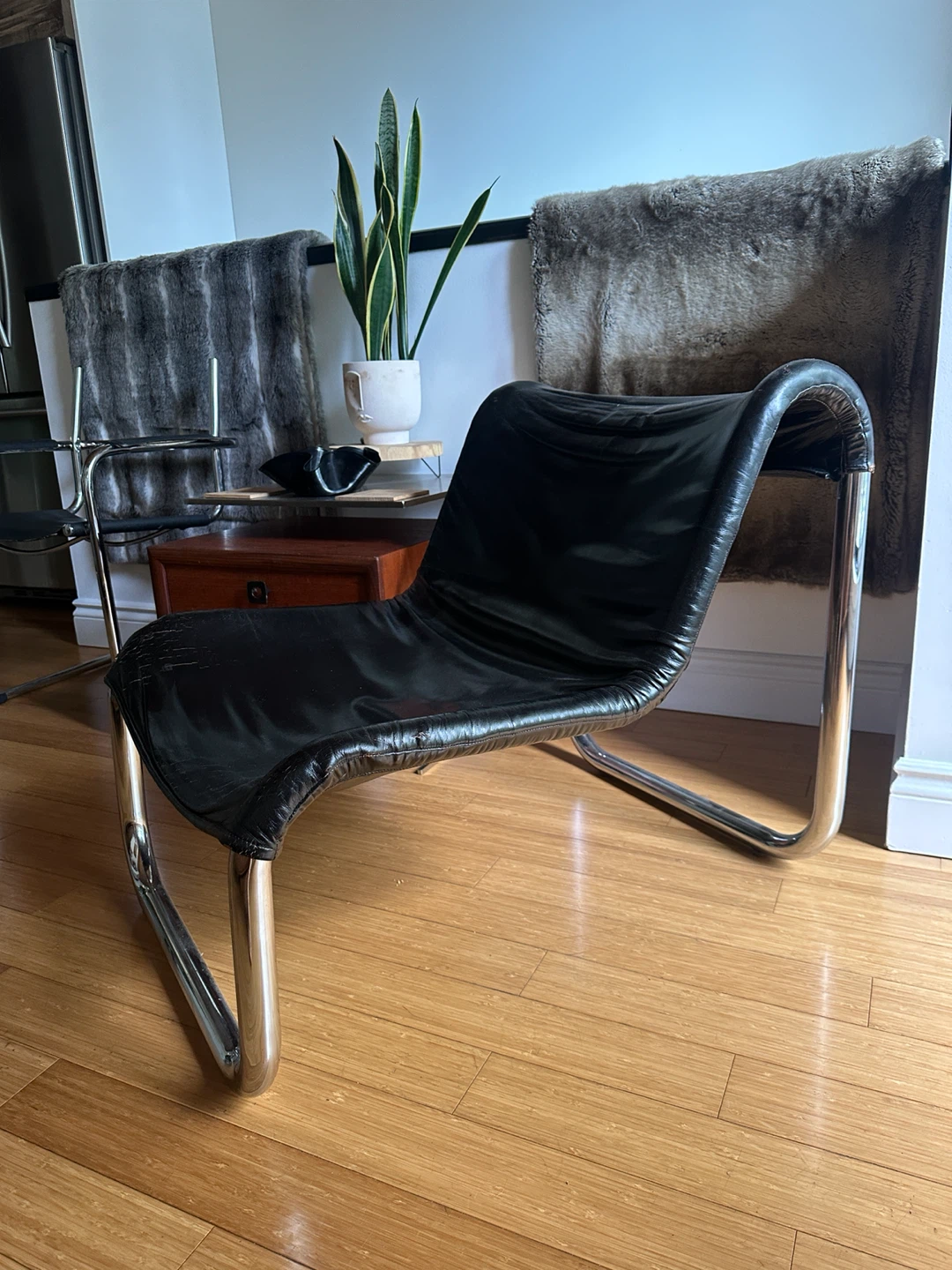 VINTAGE CHROME TUBULAR NLACK LEATHER SLIMG LOUNGE CHAIR MCM