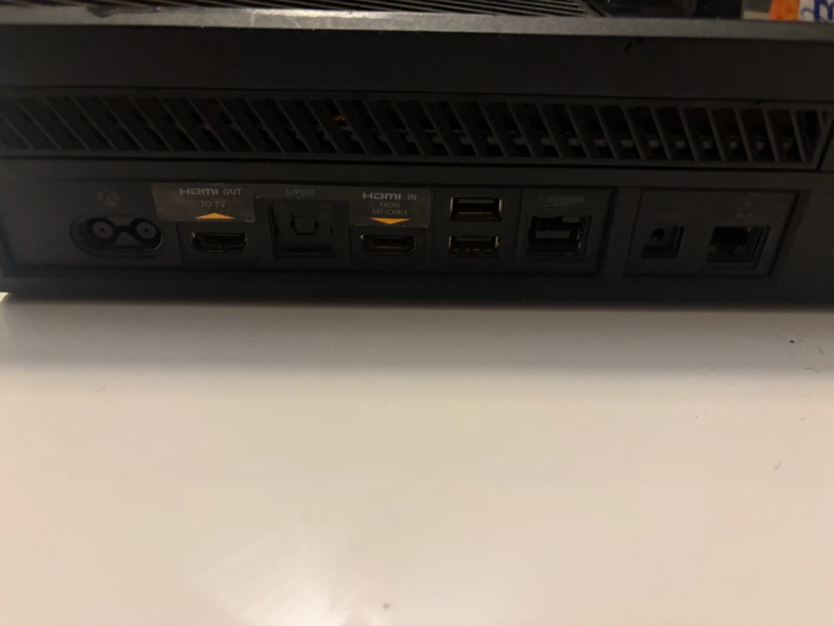 Xbox One Console with Controller - photo 3