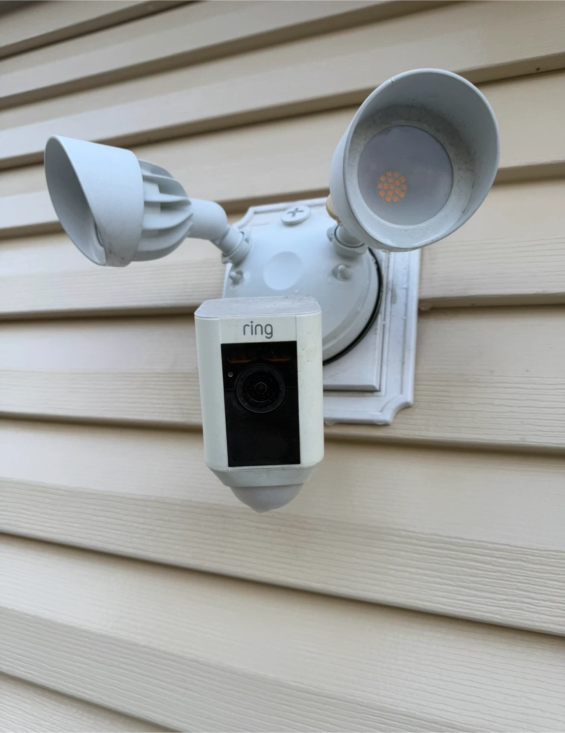 Ring Floodlight Cam Wired Plus - photo 2