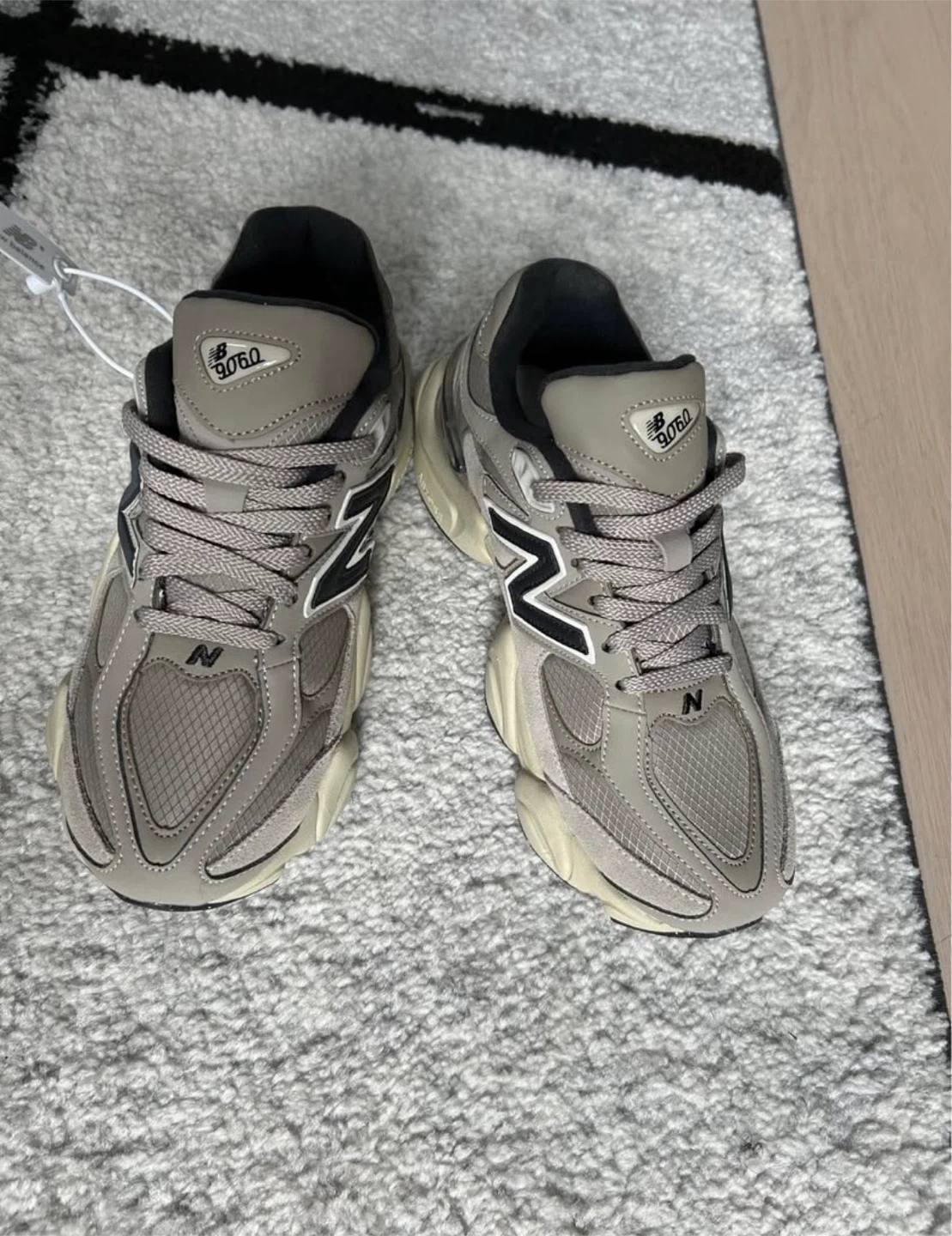 New Balance 9060 Gray - Size US 7 Men