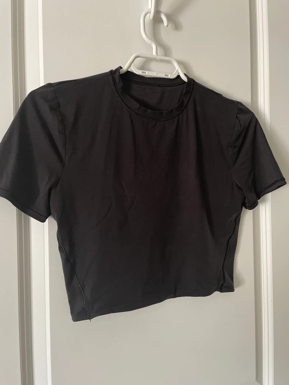 Size S -Lululemon Black Cropped T-Shirt