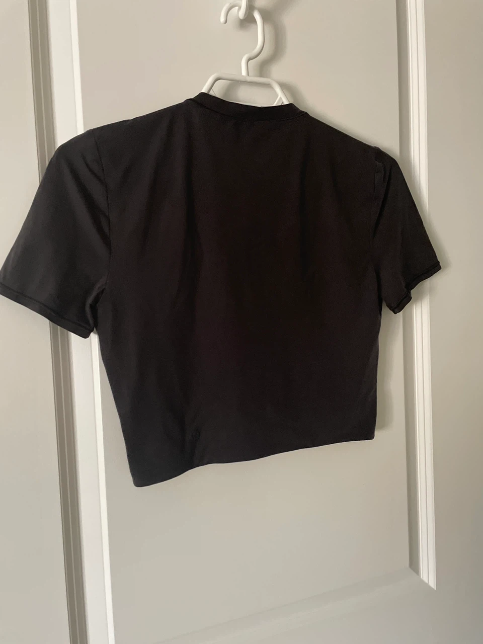 Size S -Lululemon Black Cropped T-Shirt - photo 2