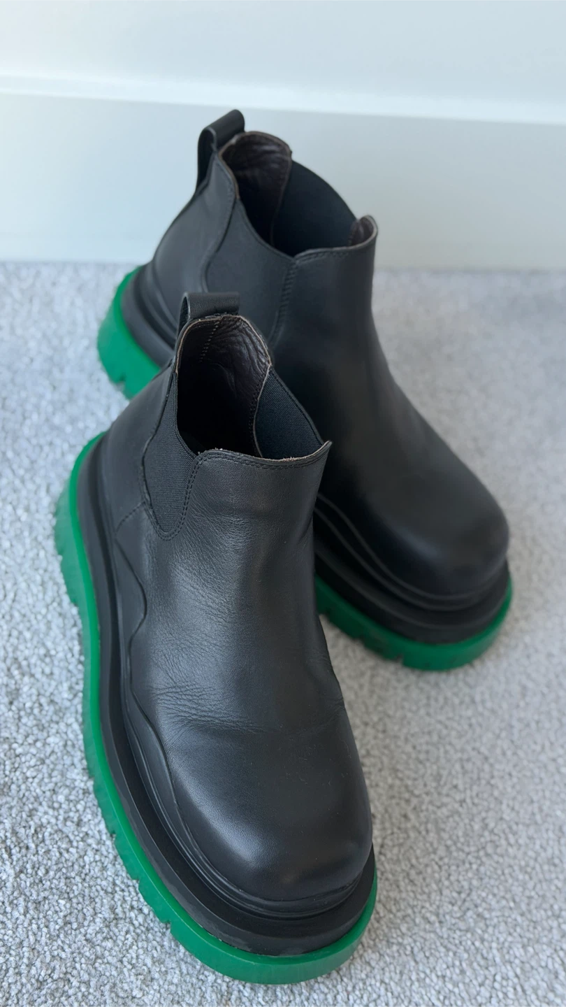Bottega Veneta Black Leather Chelsea Boots