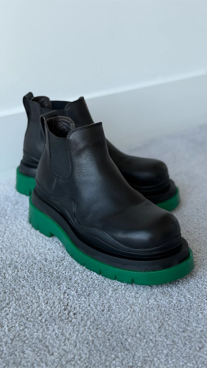 Bottega Veneta Black Leather Chelsea Boots - photo 2