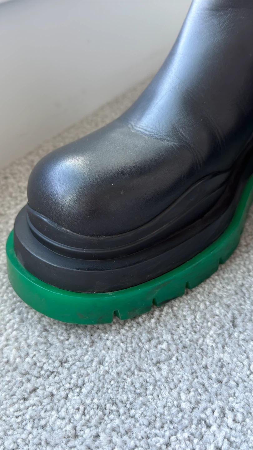 Bottega Veneta Black Leather Chelsea Boots - photo 4