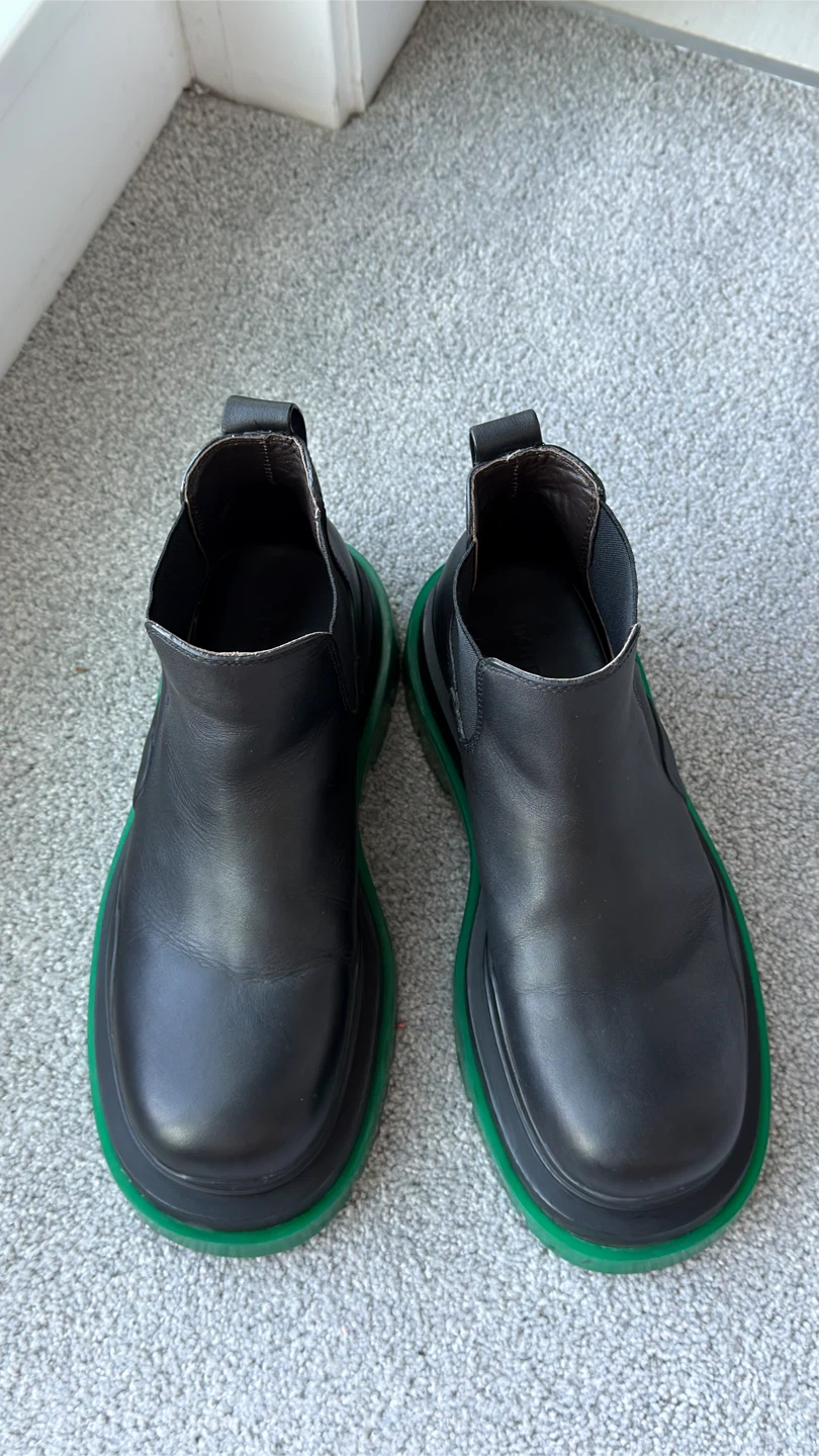 Bottega Veneta Black Leather Chelsea Boots - photo 5