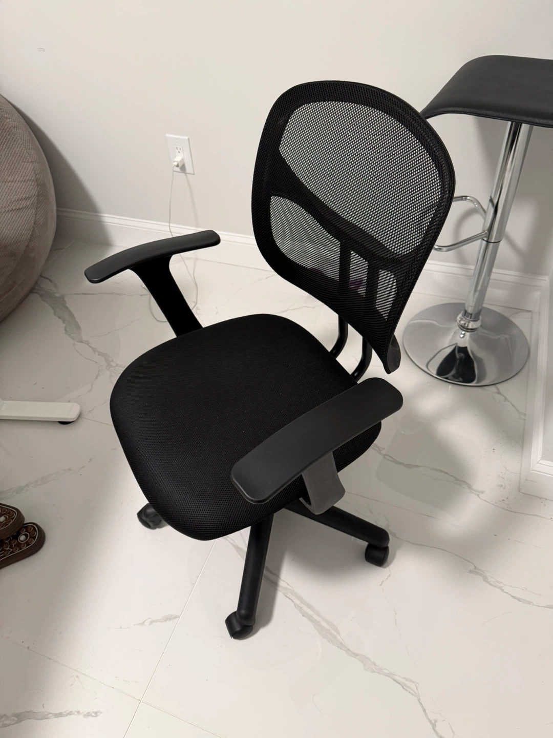 Black Mesh Office Chair with Adjustable Arms - photo 3