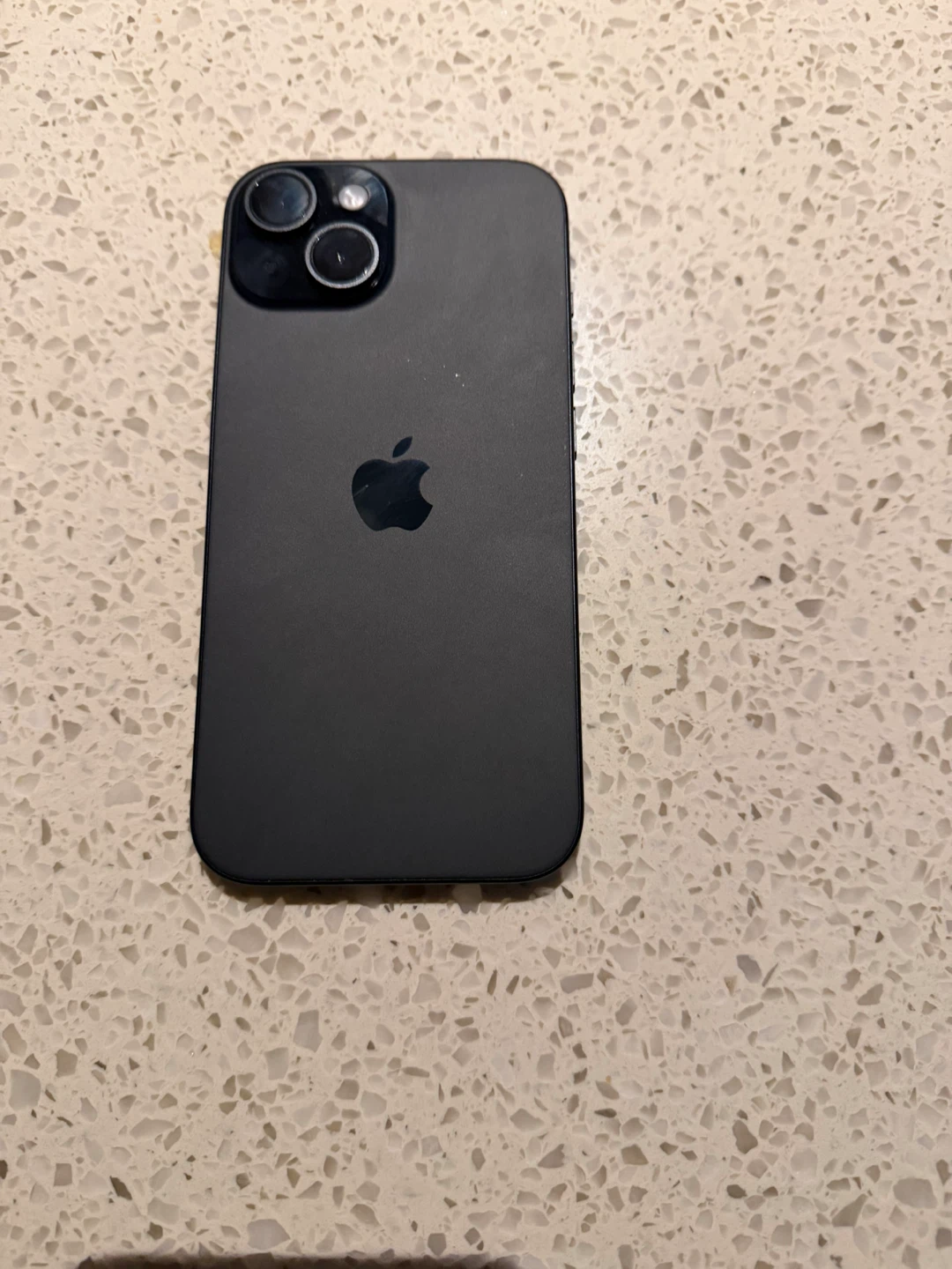 iPhone 15 - photo 2