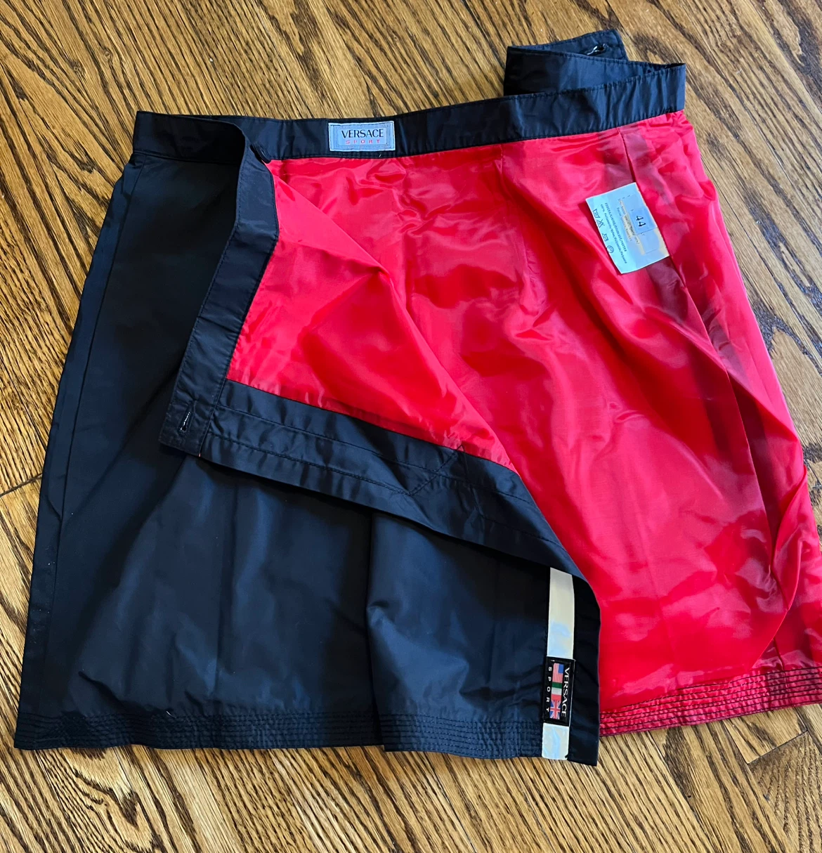 Versace Vintage Sport Black & Red Skirt - photo 5