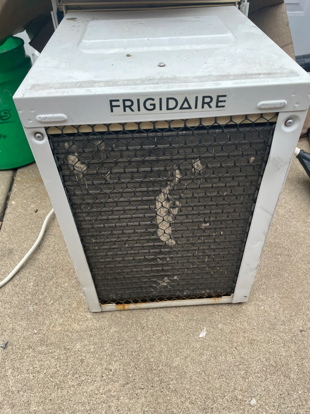 Frigidaire 10,000 BTU  Window Air Conditioner FFRS1022R1 - photo 3