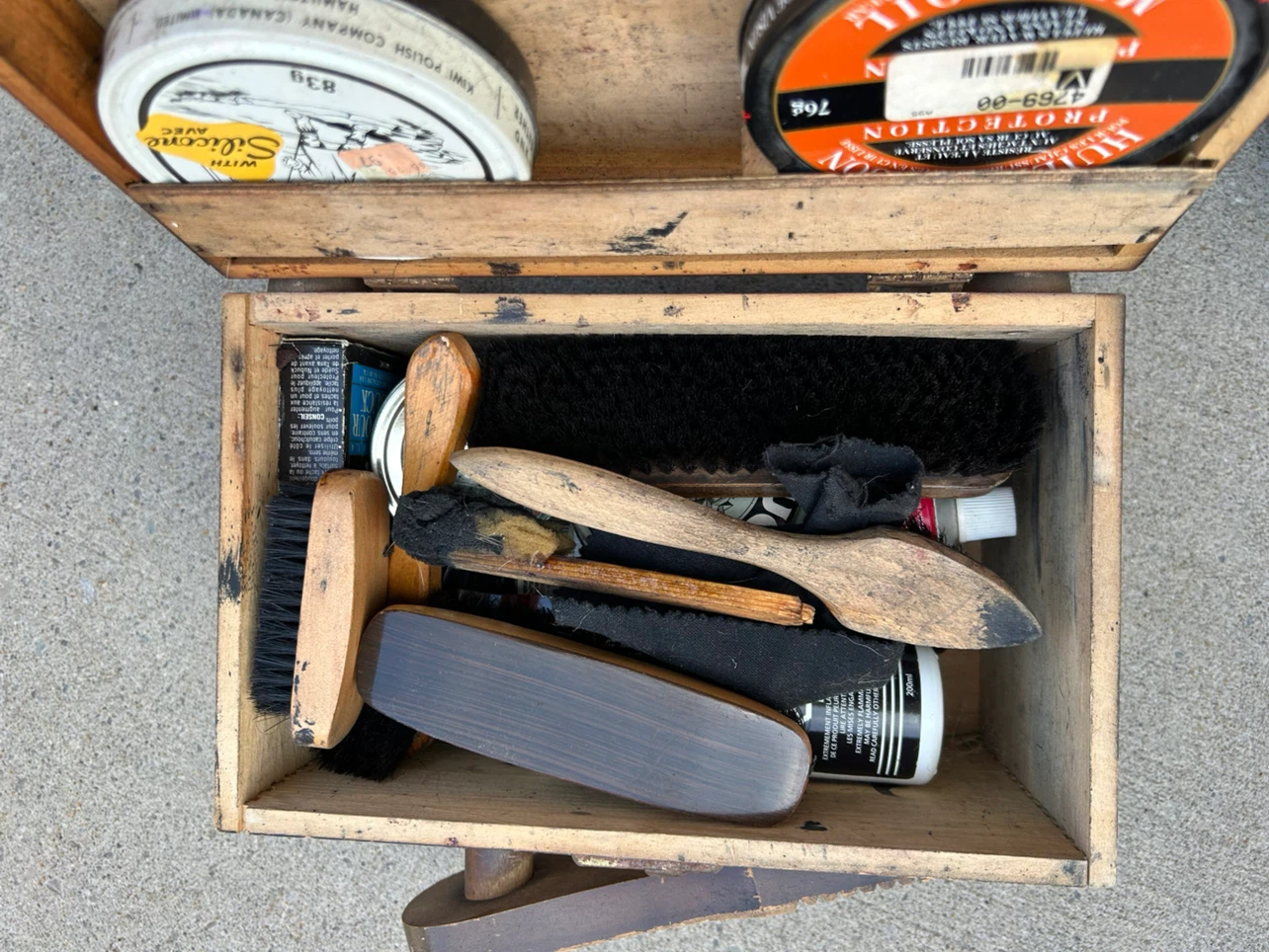 Vintage Wooden Shoe Shine Box with Accessories - photo 2