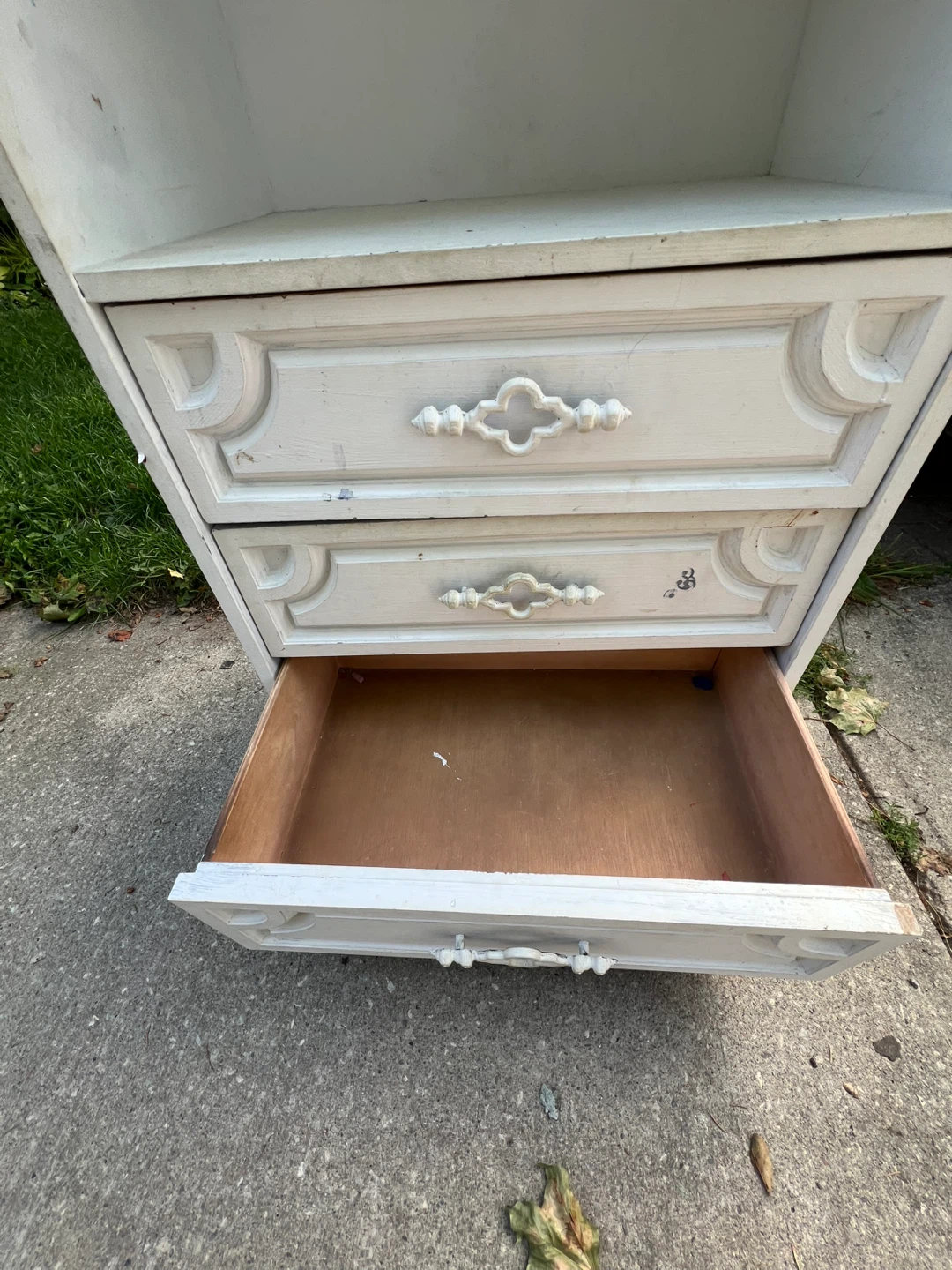 White bookshelf with drawers (free) - photo 2