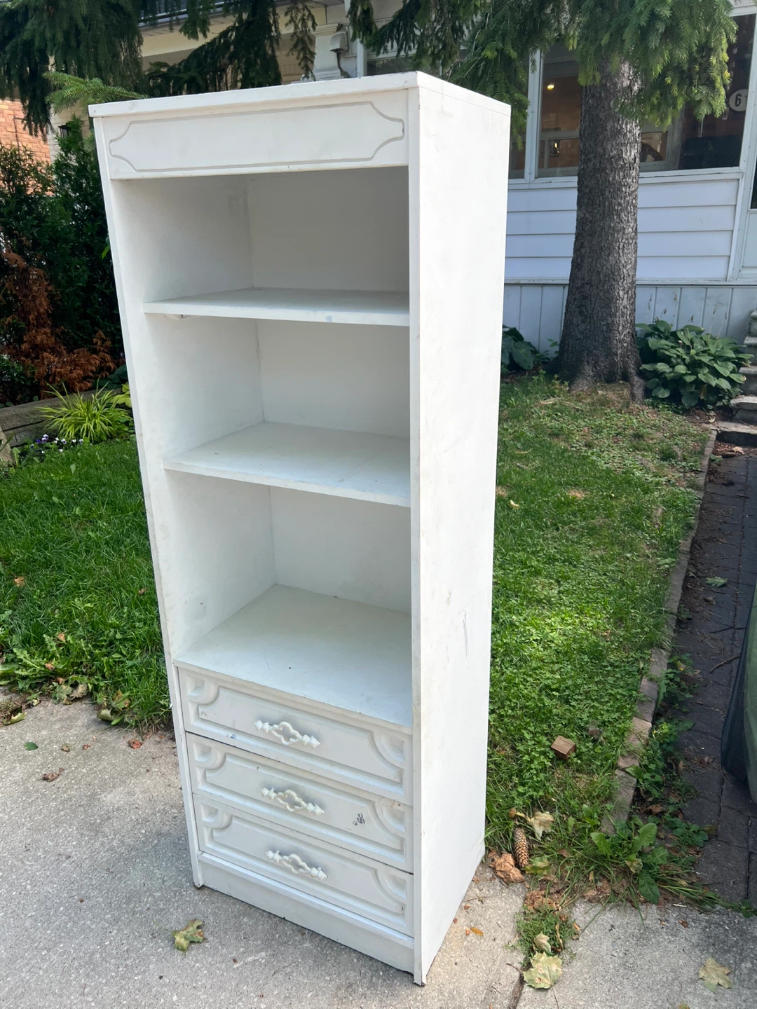 White bookshelf with drawers (free) - photo 5