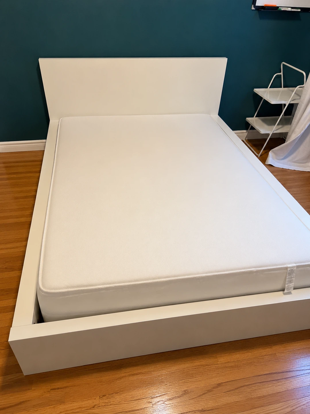 Double/Full size White Platform Bed Frame with Mattress