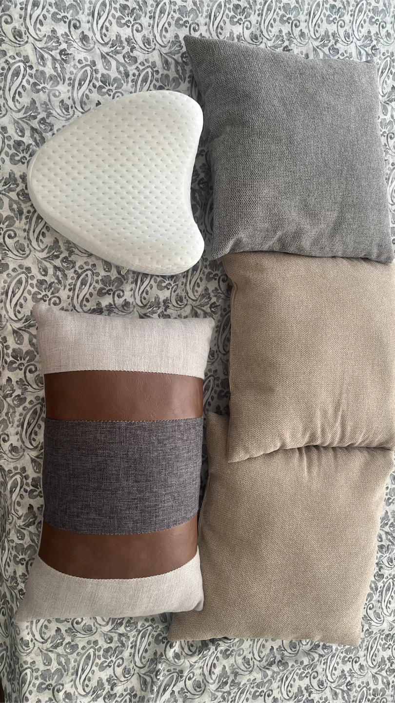 Set of 5 Decorative Pillows and 1 Neck Pillow