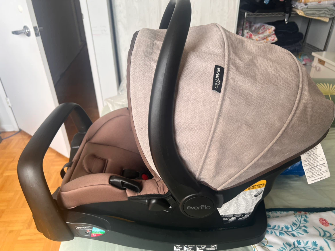 Evenflo LiteMax Infant Car Seat and Base - photo 2