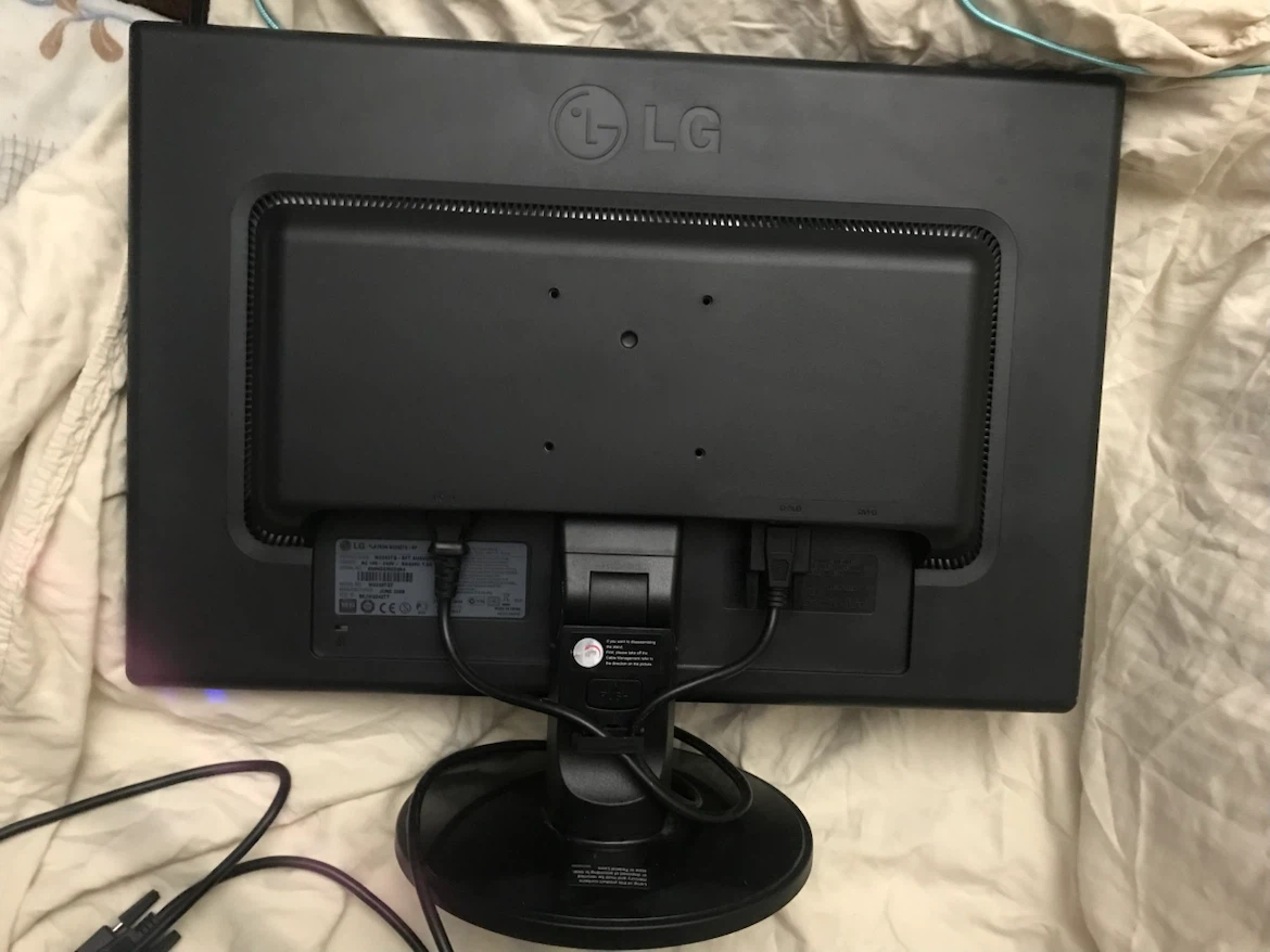 LG Flatron W2242TQ computer monitor - photo 4