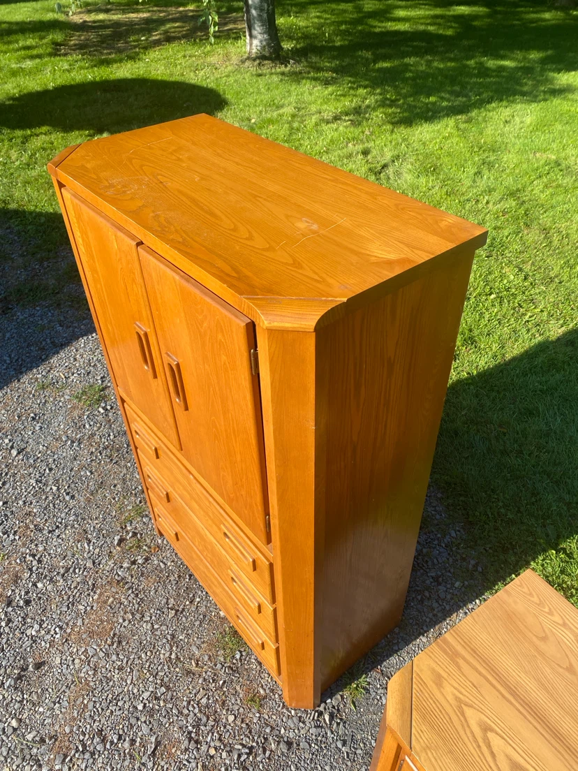 Vintage Solid Oak Tall Dresser / Armoire (CAN DELIVER) - photo 3