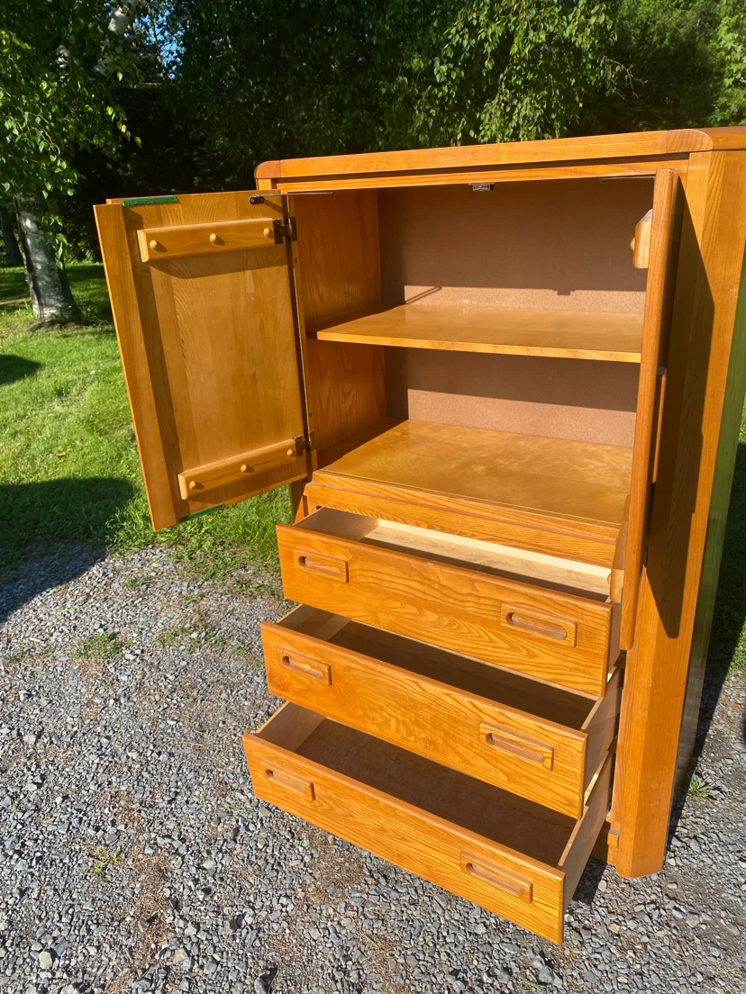 Vintage Solid Oak Tall Dresser / Armoire (CAN DELIVER) - photo 4
