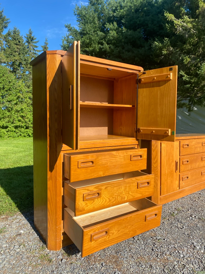 Vintage Solid Oak Tall Dresser / Armoire (CAN DELIVER) - photo 5