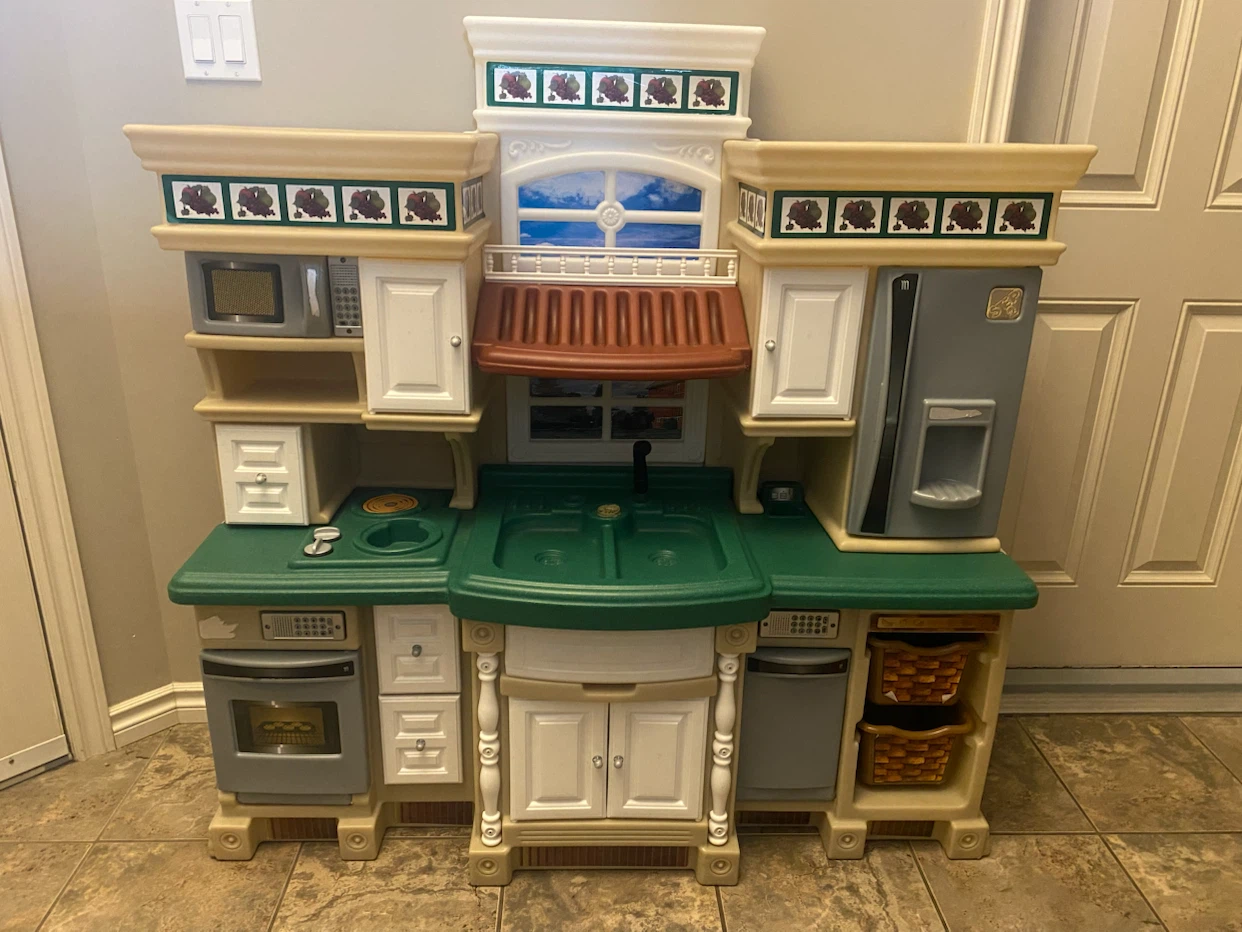 Large play kitchen