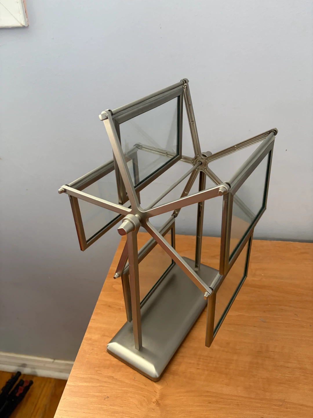 Ferris Wheel Photo Frame Display