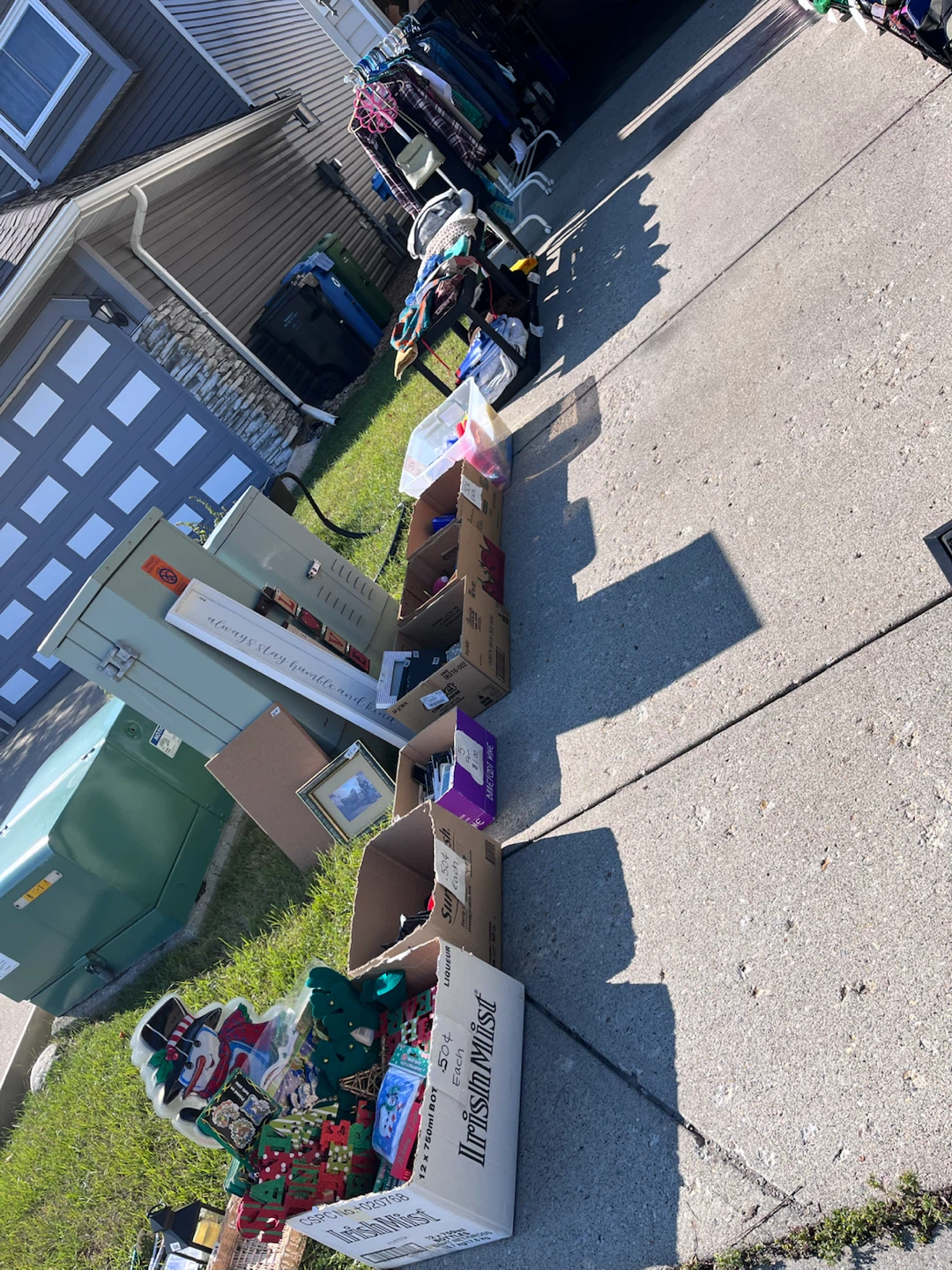 GARAGE SALE - photo 2