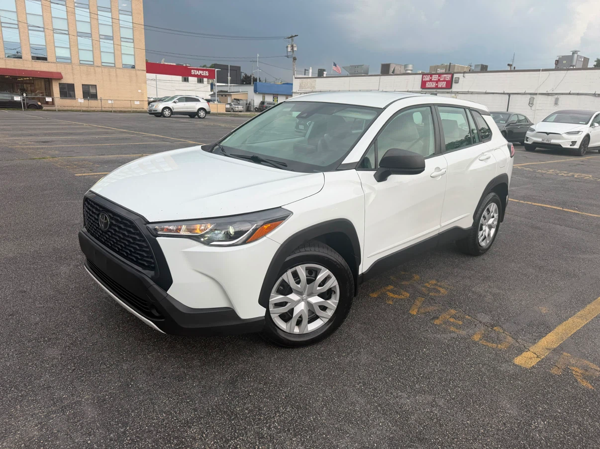 White Toyota Corolla Cross SUV 2022 - photo 2