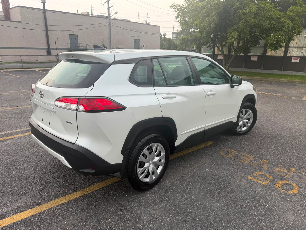 White Toyota Corolla Cross SUV 2022 - photo 3