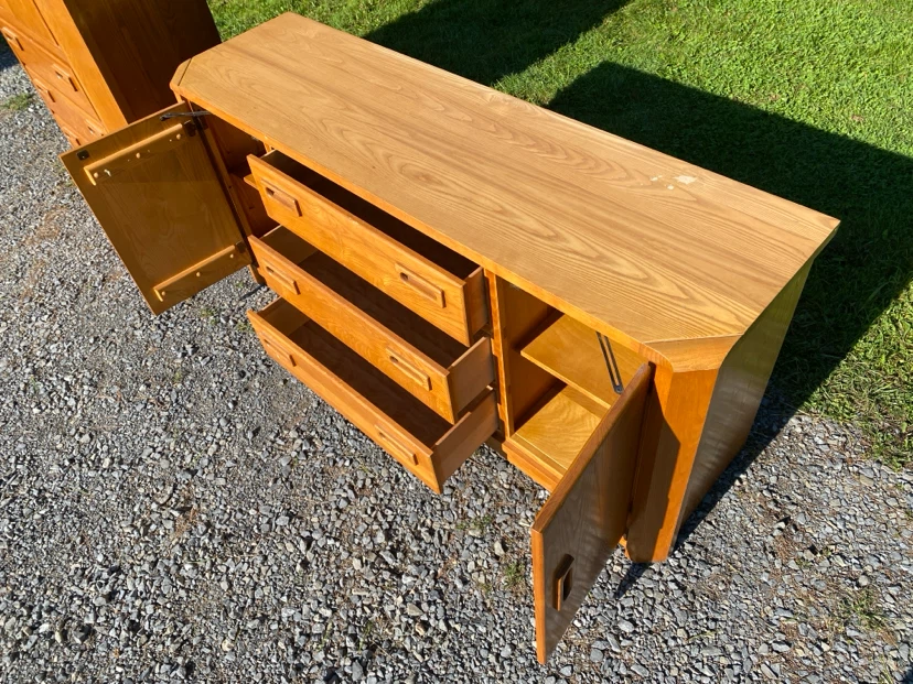 Vintage Solid Oak Wood Dresser / Sideboard (CAN DELIVER) - photo 5