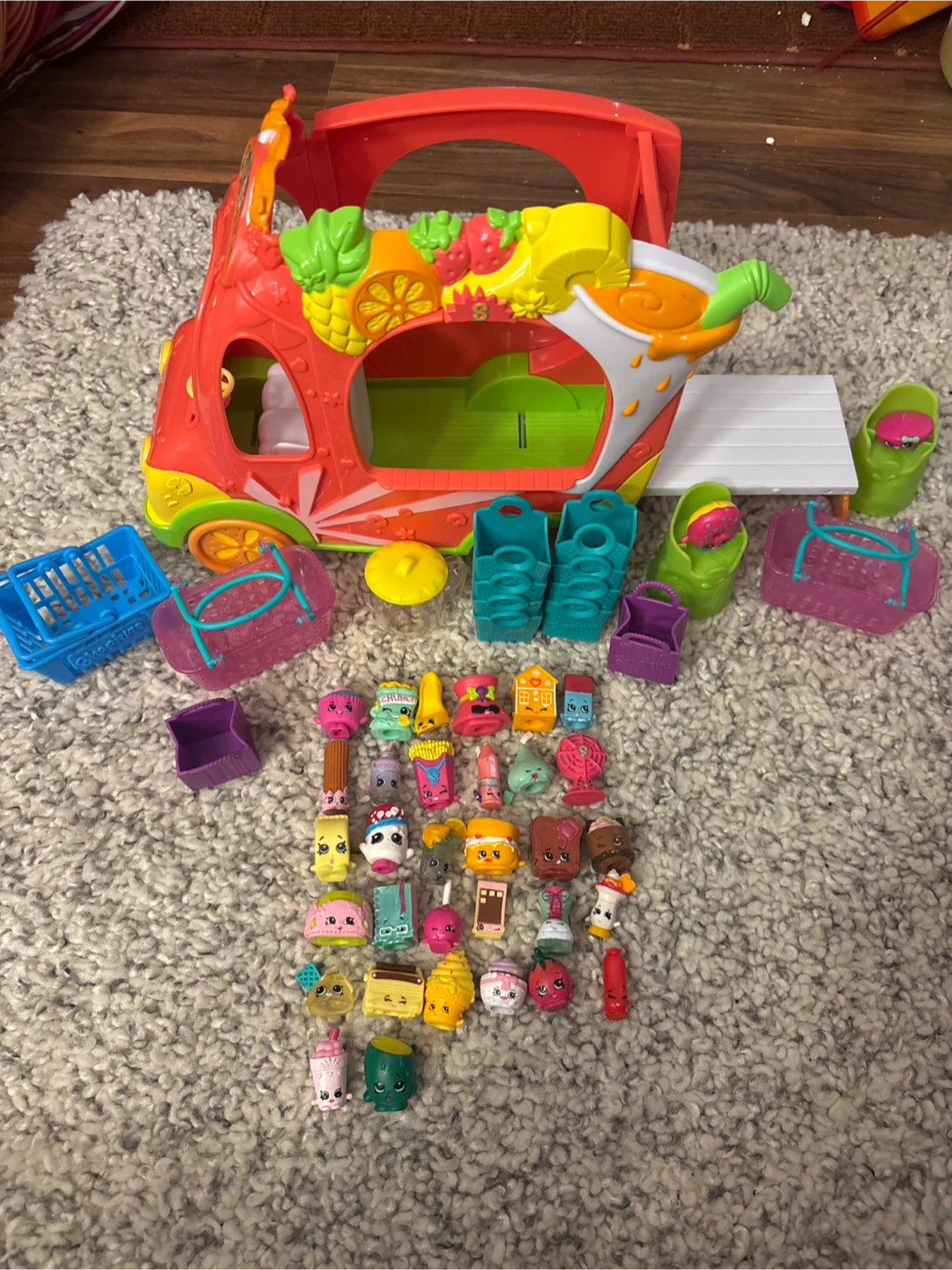 Shopkins Smoothie Truck Playset (Season 2 Rares + Jacinda Juice)