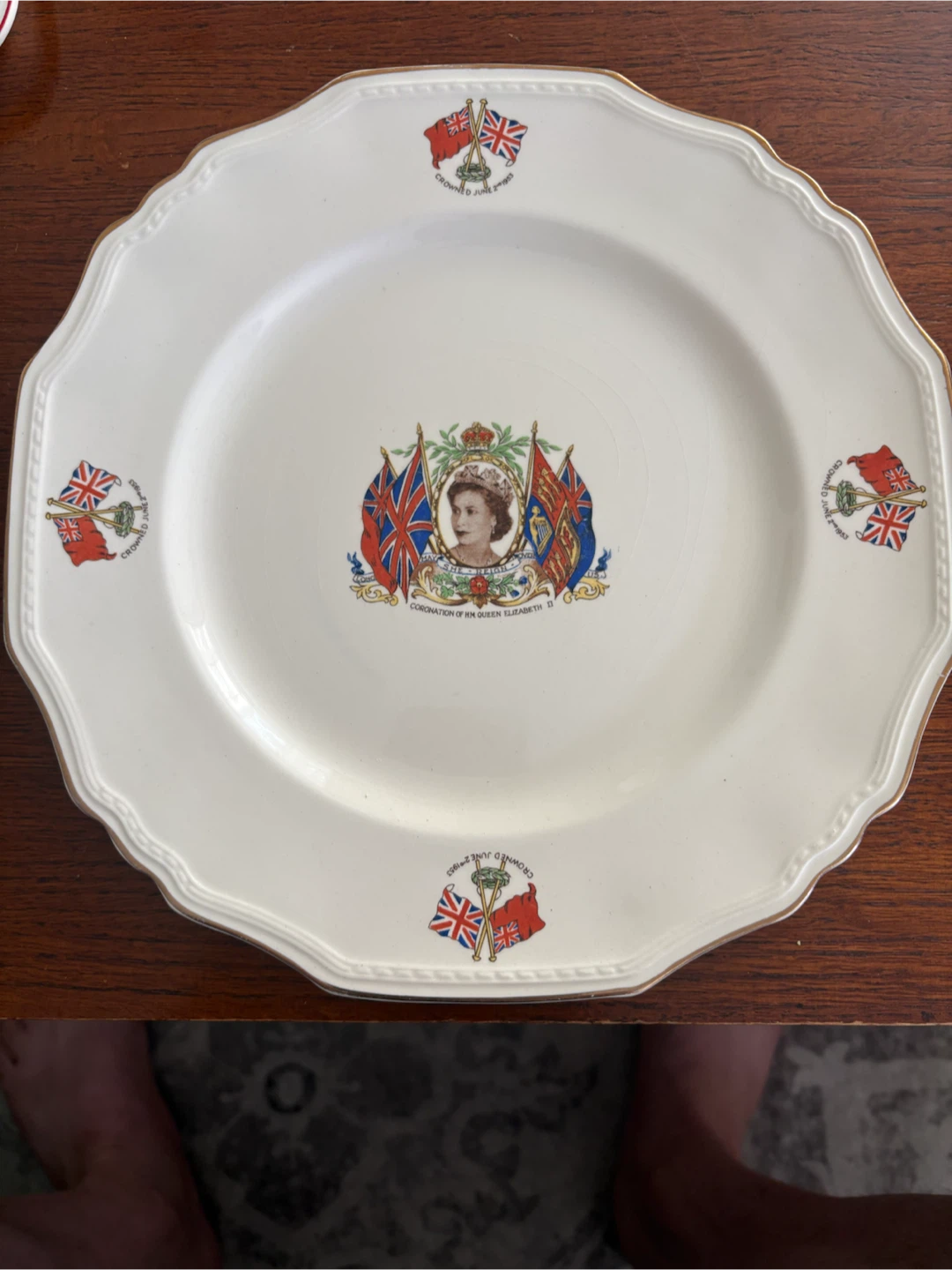 Vintage British Royal Family Memorabilia Lot (5 Pieces) - photo 3