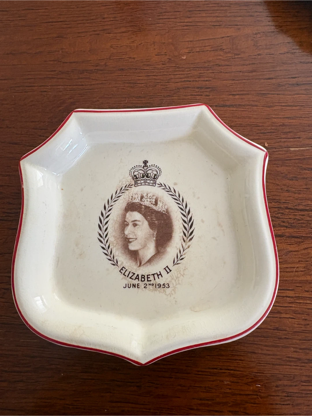 Vintage British Royal Family Memorabilia Lot (5 Pieces) - photo 5
