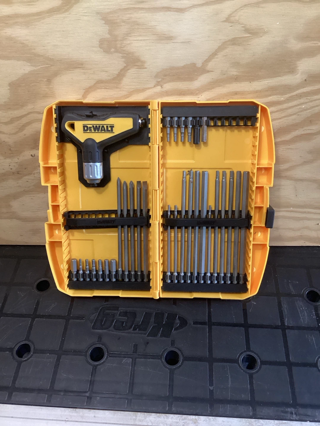DeWalt Screwdriver Bit Set with Ratcheting Handle