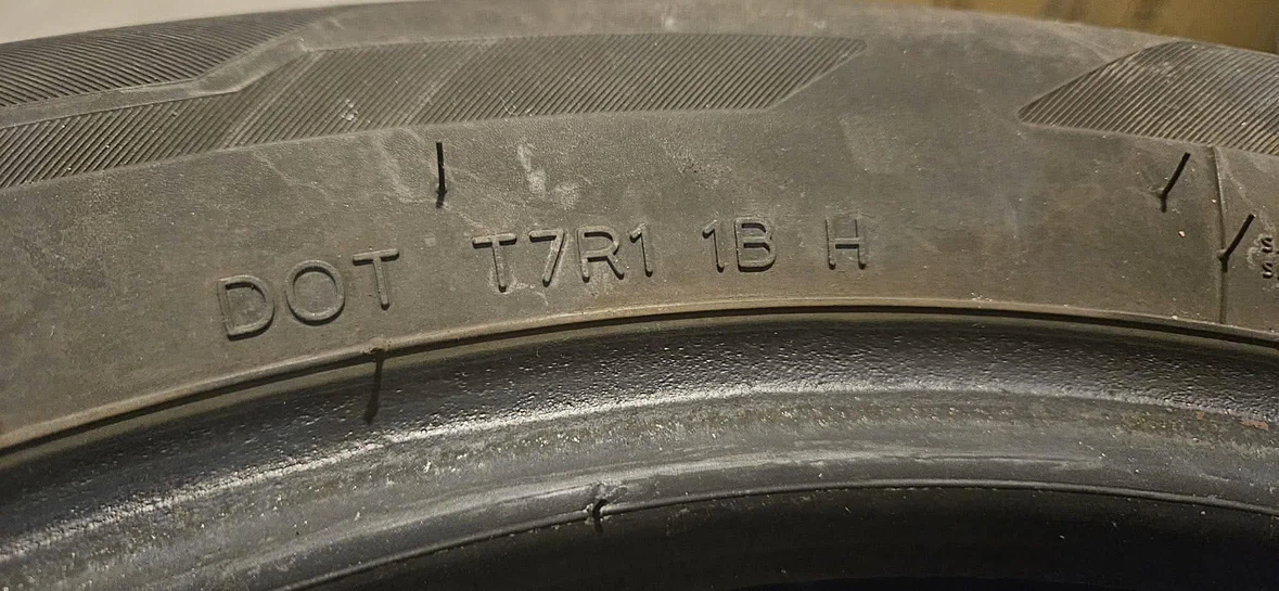 Hankook Kinergy GT Tire 215/55R16 97H