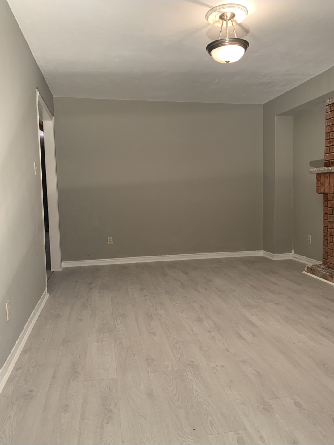 Room for Rent in Upper Level House Available Dixe/Queen - photo 5