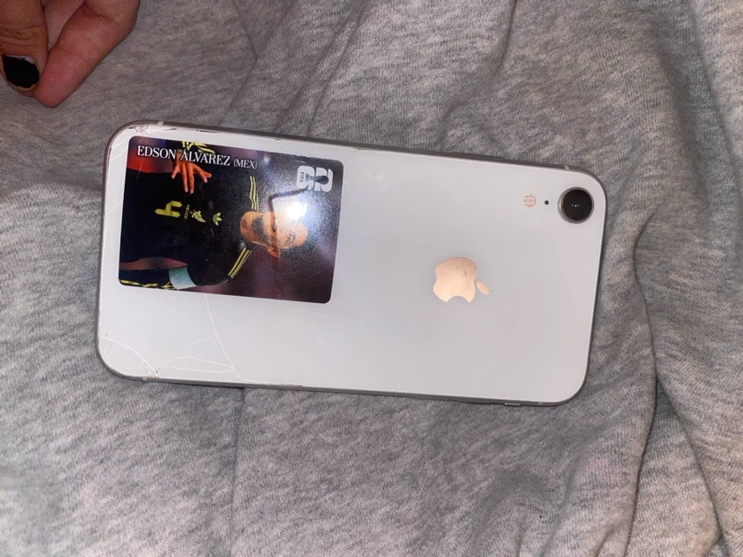 White Apple iPhone - Cracked Screen