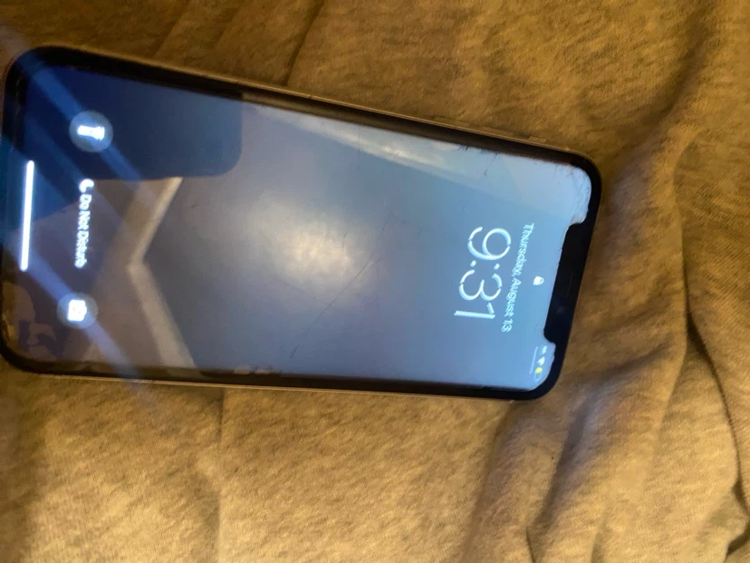 White Apple iPhone - Cracked Screen - photo 2