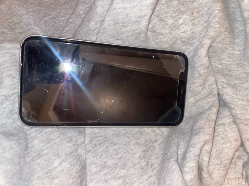White Apple iPhone - Cracked Screen - photo 3