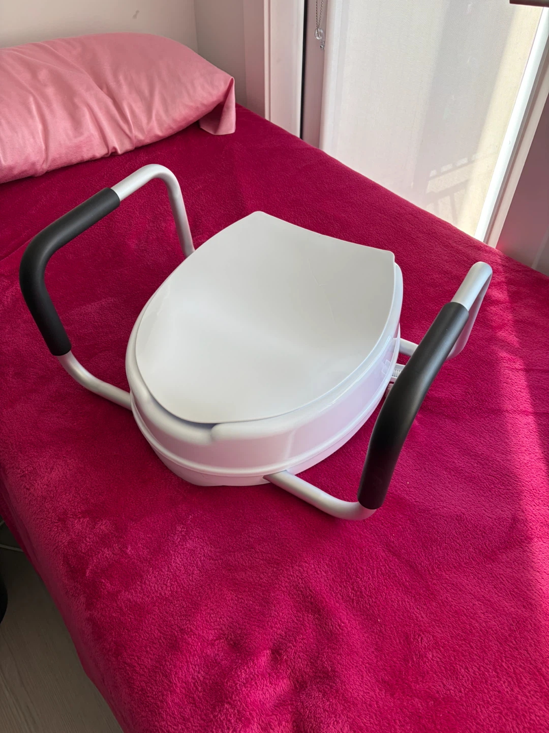 Toilet seat riser