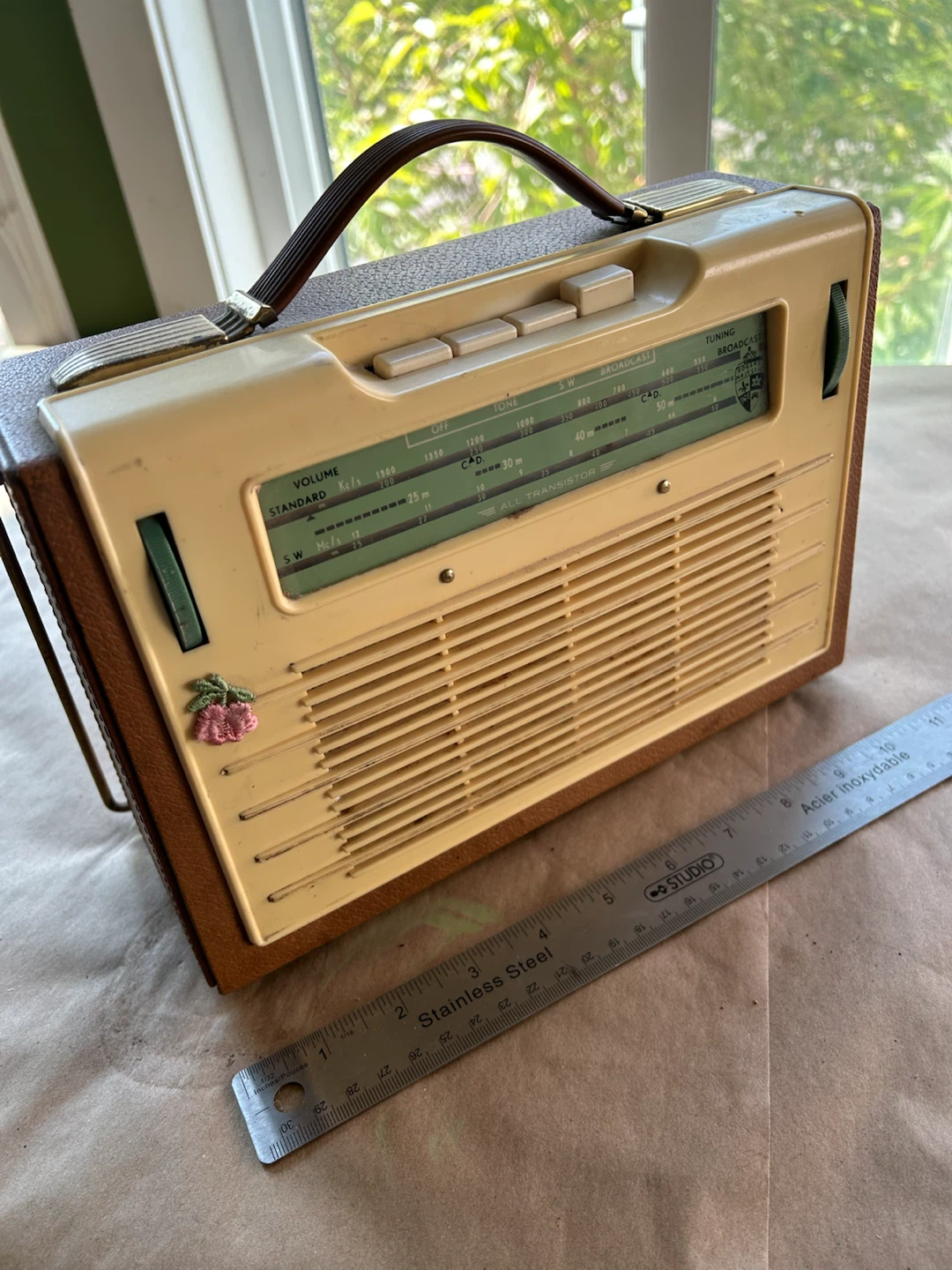 Vintage Transistor Radio - photo 3