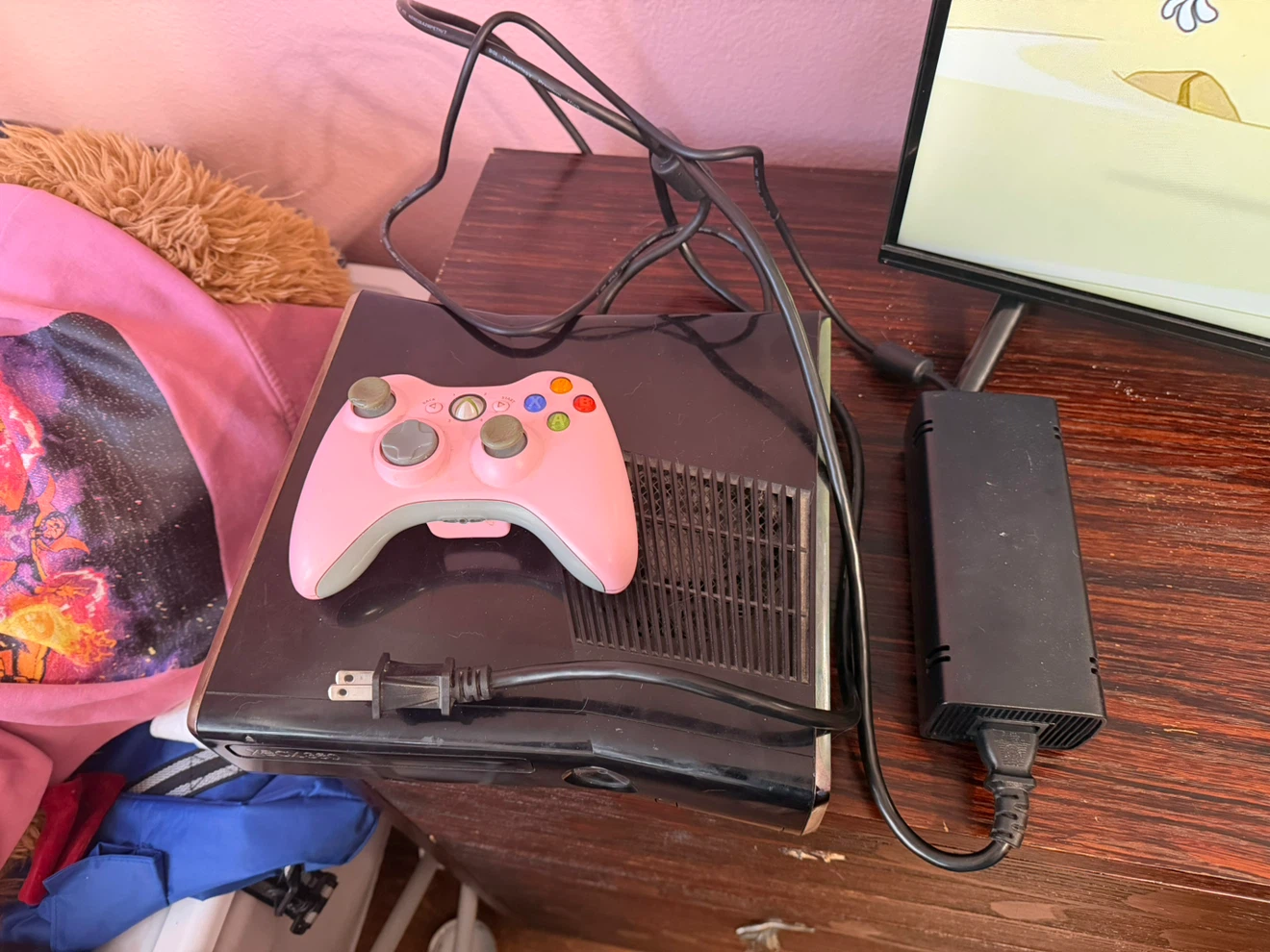 Xbox 360 Console with Pink Controller - photo 2