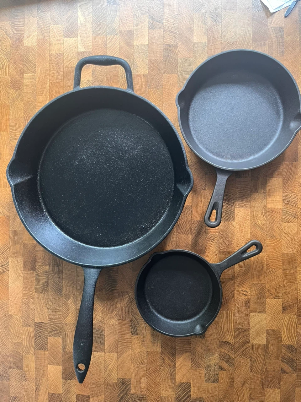 Set of 3 Cast Iron Skillets