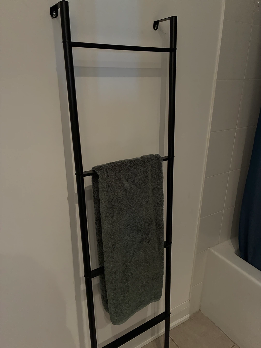 Black Metal Towel Ladder
