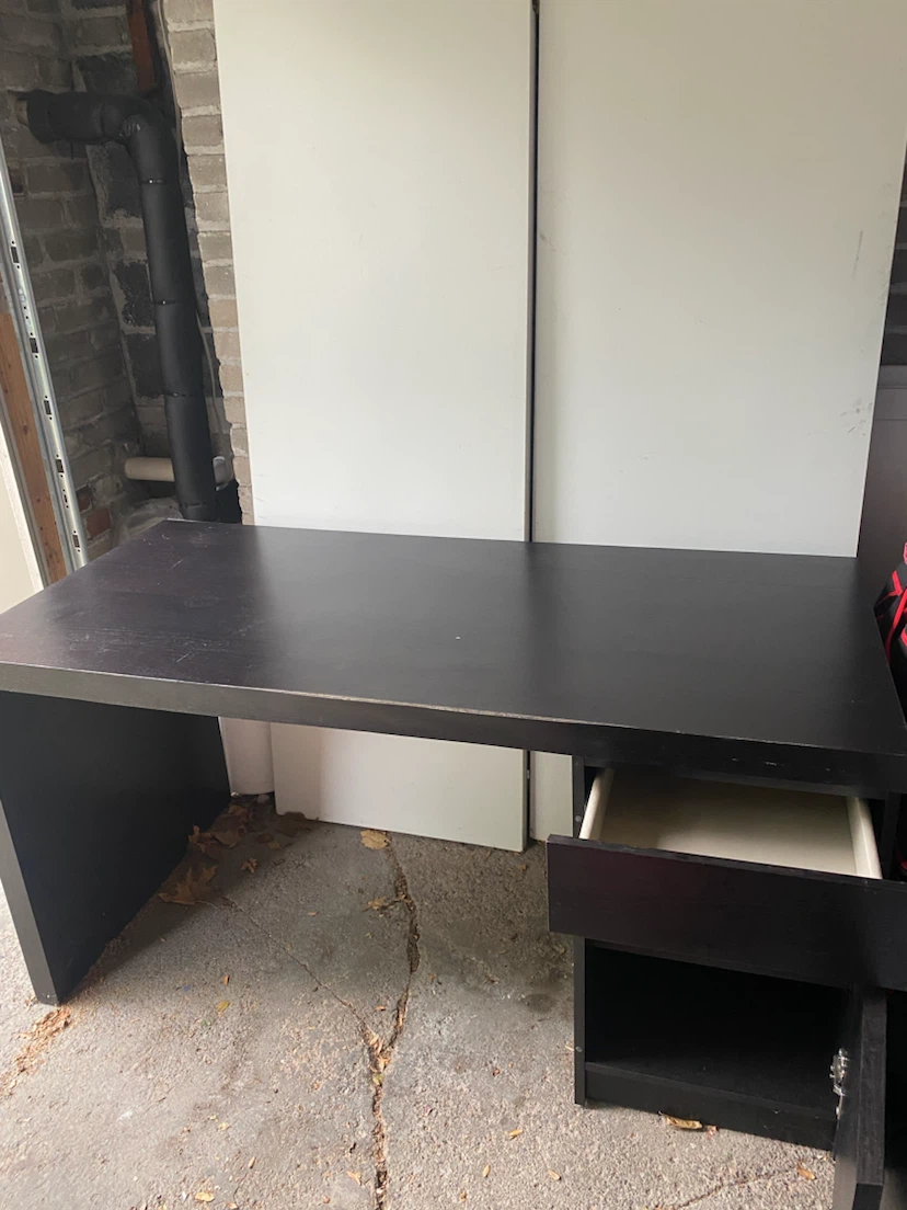 Ikea MALM desk - photo 2